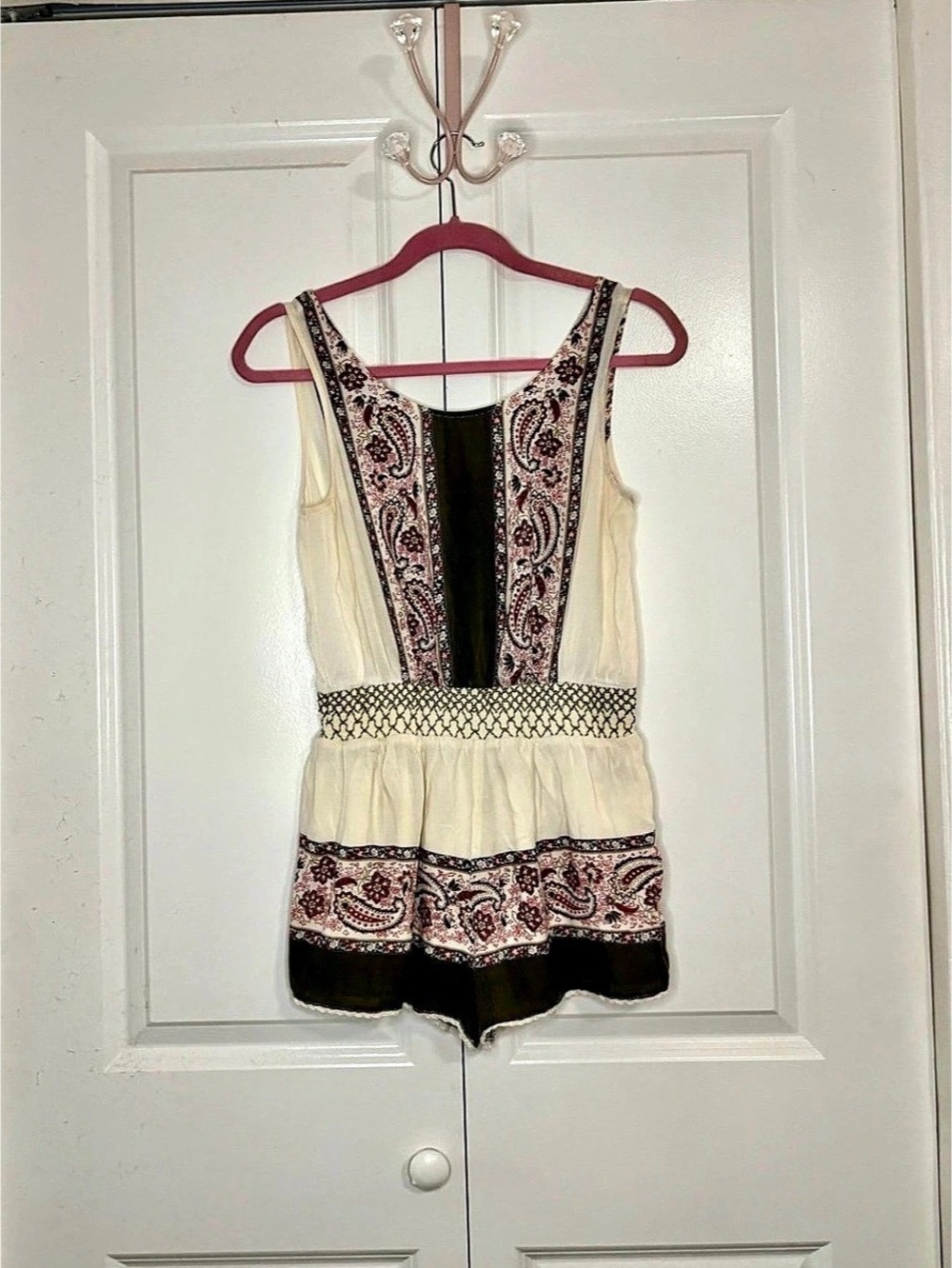 Moon River Paisley romper Cream & Green Size Medium Like New